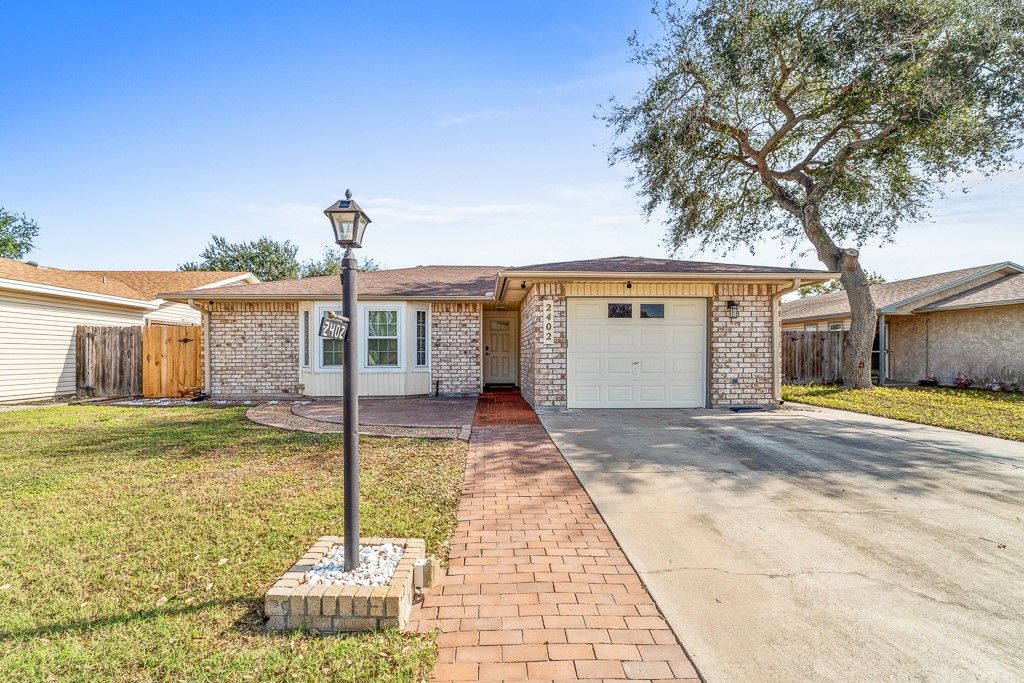 2402 Vialoux Dr, Corpus Christi, TX 78418