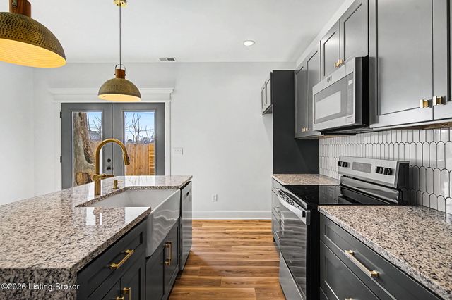 932 E Madison St, Louisville, KY 40204