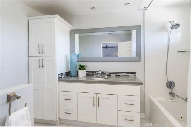4327 Freedom 5, Calabasas, CA 91302