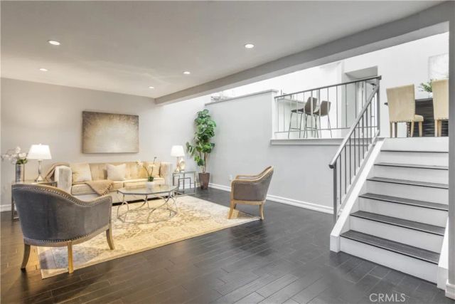 4327 Freedom 5, Calabasas, CA 91302