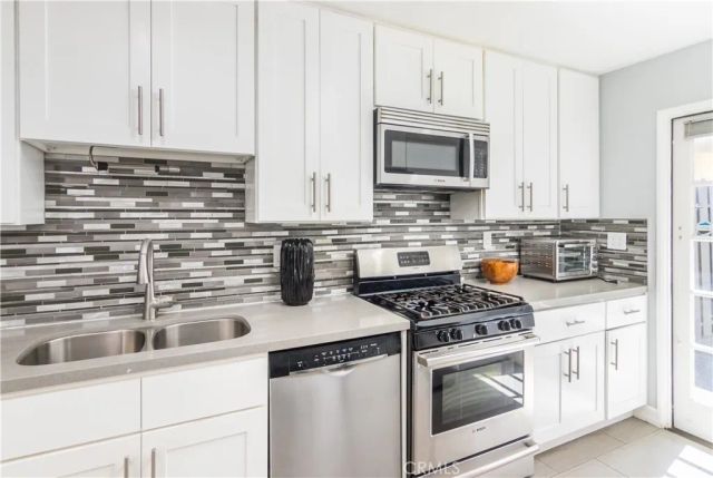 4327 Freedom 5, Calabasas, CA 91302