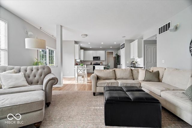 6563 Bainbridge Way, Zionsville, IN 46077