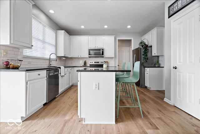6563 Bainbridge Way, Zionsville, IN 46077
