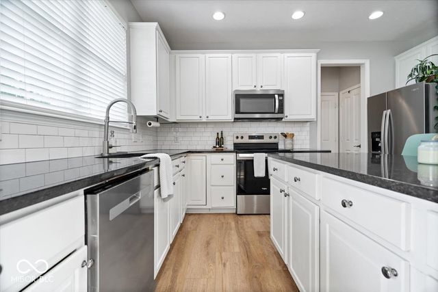 6563 Bainbridge Way, Zionsville, IN 46077