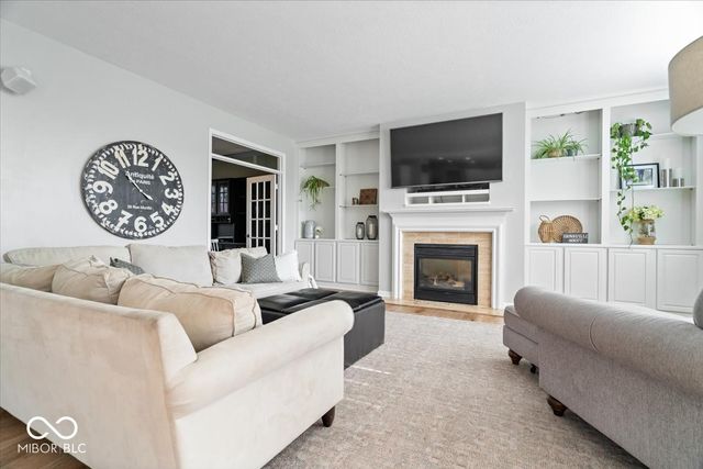 6563 Bainbridge Way, Zionsville, IN 46077