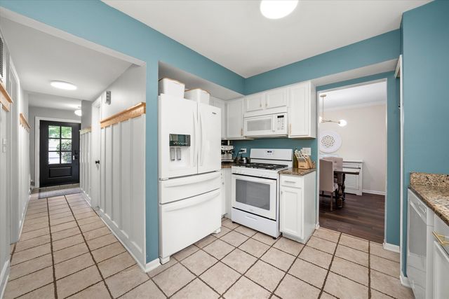 1408 Fountain Green Drive, Crystal Lake, IL 60014