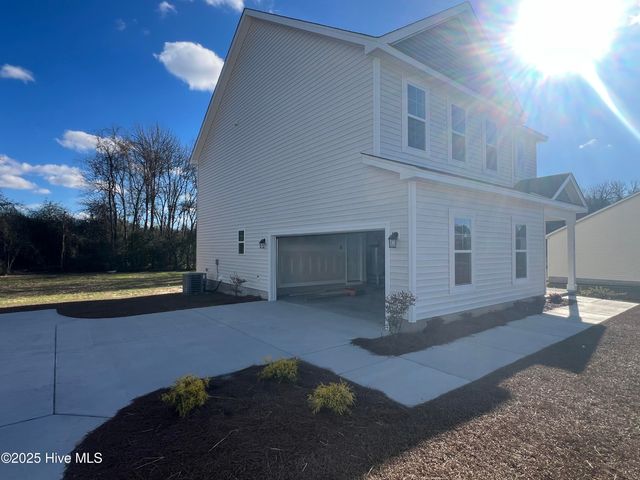 309 Starky Drive, Richlands, NC 28574