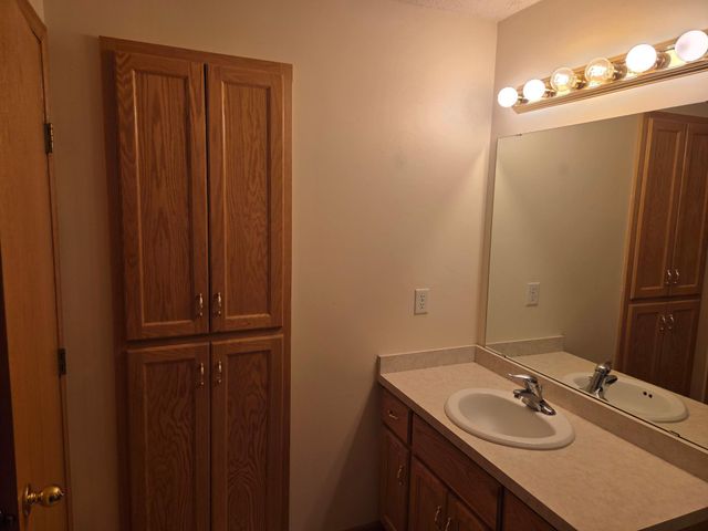 2155 Cleveland Lane S, Cambridge, MN 55008