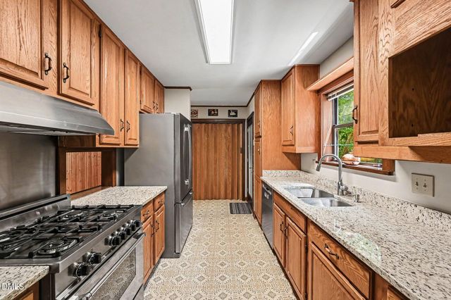 200 Spring Valley Road, Carrboro, NC 27510