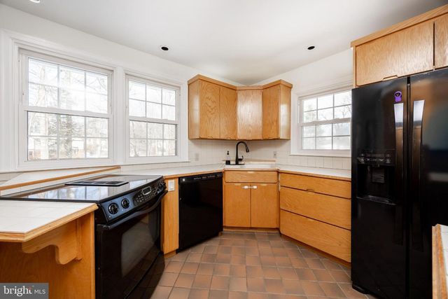 1237 E STRASBURG RD, West Chester, PA 19380