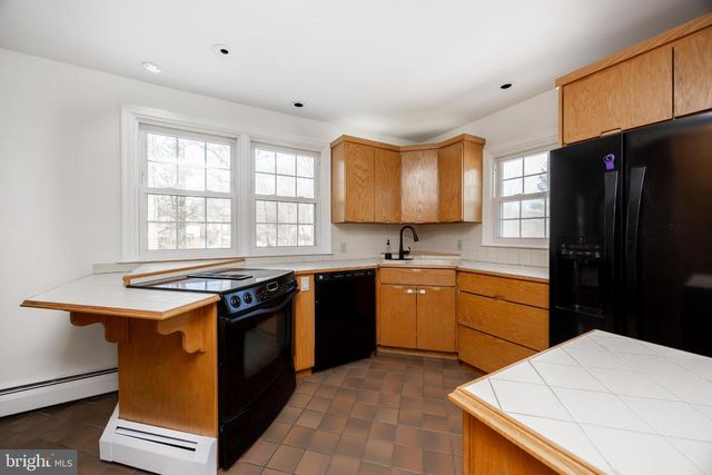 1237 E STRASBURG RD, West Chester, PA 19380