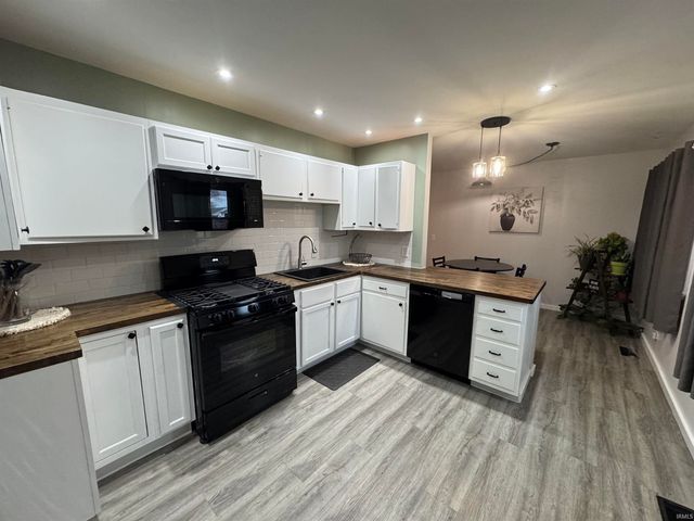 136 W MEEK Drive, Bunker Hill, IN 46914