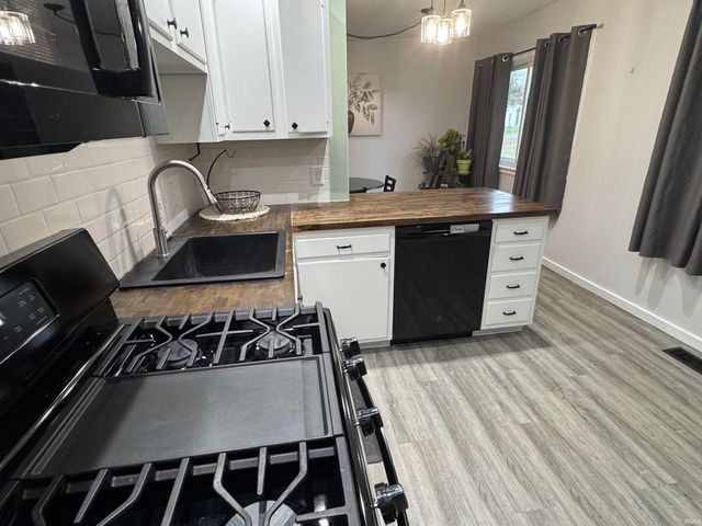 136 W MEEK Drive, Bunker Hill, IN 46914