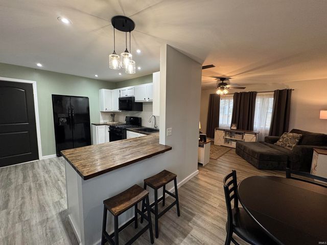 136 W MEEK Drive, Bunker Hill, IN 46914