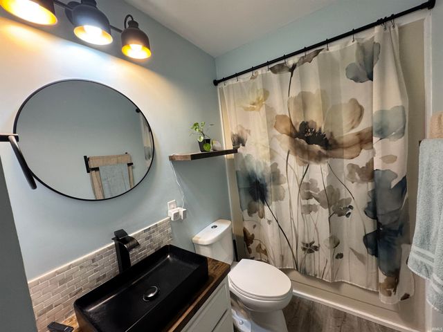 136 W MEEK Drive, Bunker Hill, IN 46914