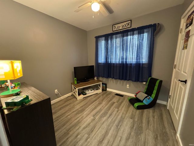 136 W MEEK Drive, Bunker Hill, IN 46914