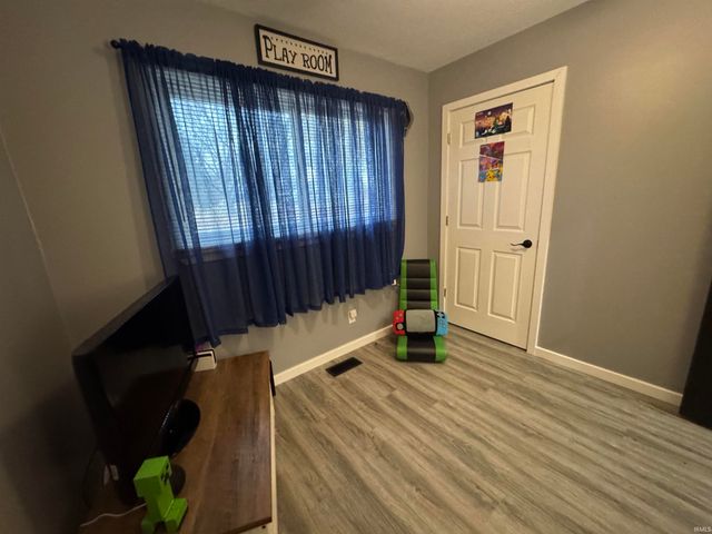 136 W MEEK Drive, Bunker Hill, IN 46914