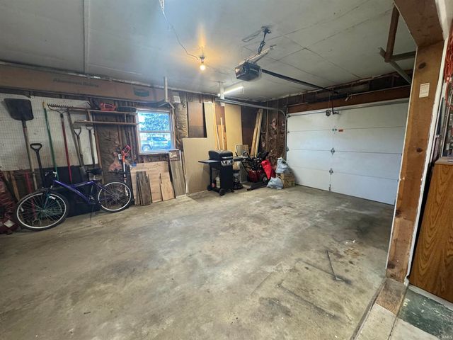 136 W MEEK Drive, Bunker Hill, IN 46914