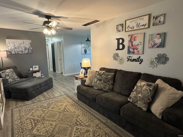 136 W MEEK Drive, Bunker Hill, IN 46914