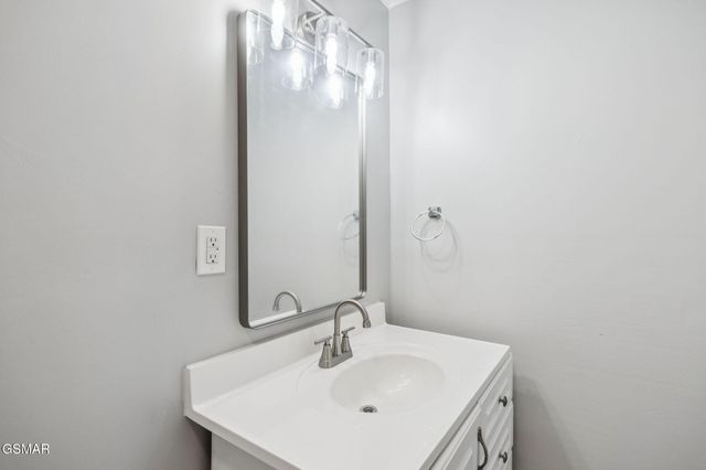 734 Southview Circle, Kodak, TN 37764