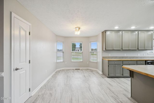 734 Southview Circle, Kodak, TN 37764