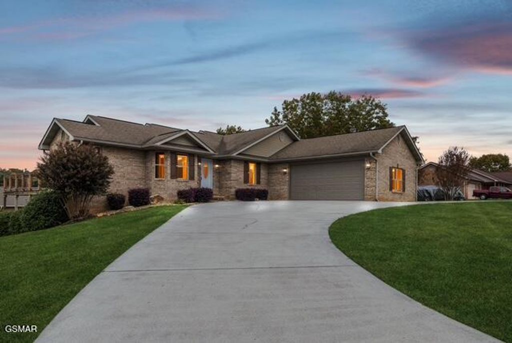 734 Southview Circle, Kodak, TN 37764