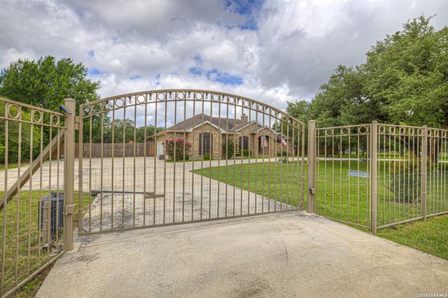 8472 ROLLING ACRES TRL, Fair Oaks Ranch, TX 78015