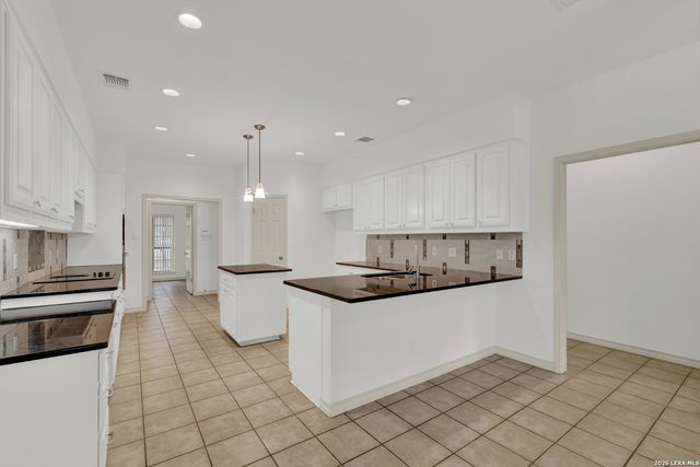 8472 ROLLING ACRES TRL, Fair Oaks Ranch, TX 78015