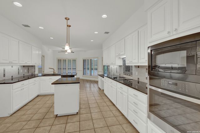 8472 ROLLING ACRES TRL, Fair Oaks Ranch, TX 78015