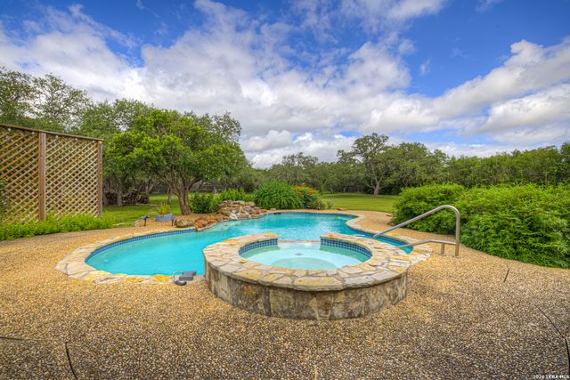 8472 ROLLING ACRES TRL, Fair Oaks Ranch, TX 78015