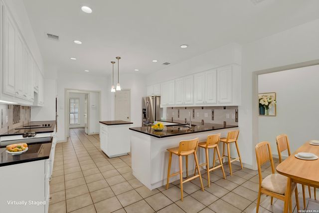8472 ROLLING ACRES TRL, Fair Oaks Ranch, TX 78015
