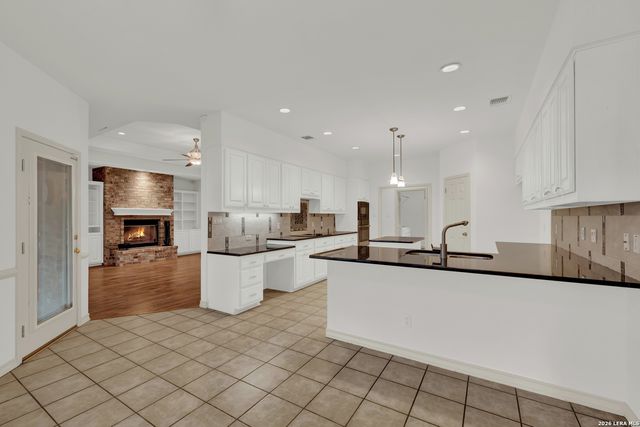 8472 ROLLING ACRES TRL, Fair Oaks Ranch, TX 78015