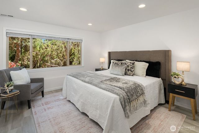 12516 SE 4th Place, Bellevue, WA 98005