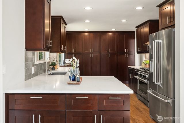 12516 SE 4th Place, Bellevue, WA 98005