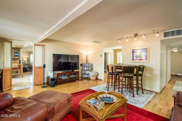 202 W LAMAR Road, Phoenix, AZ 85013