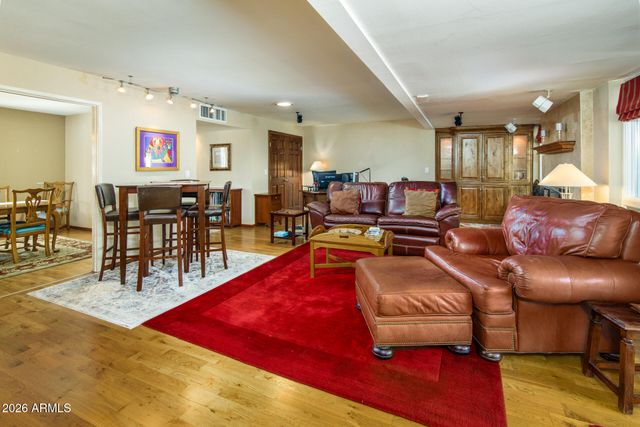 202 W LAMAR Road, Phoenix, AZ 85013