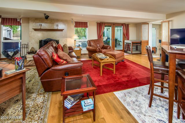 202 W LAMAR Road, Phoenix, AZ 85013