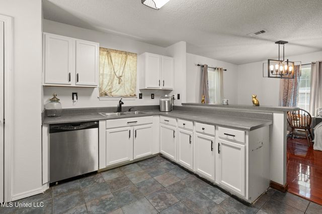 560 Pelican Avenue, Pass Christian, MS 39571