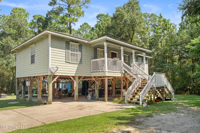 560 Pelican Avenue, Pass Christian, MS 39571