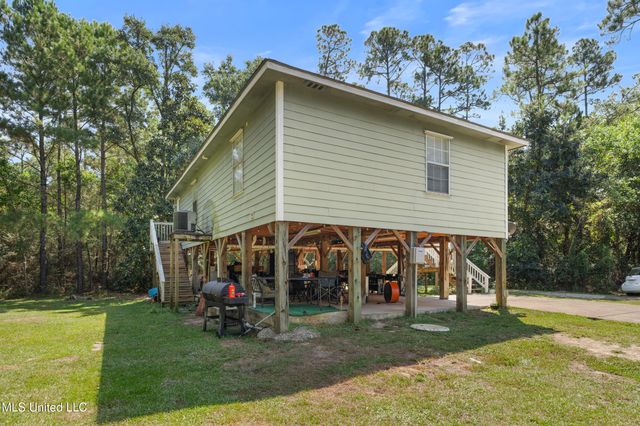 560 Pelican Avenue, Pass Christian, MS 39571