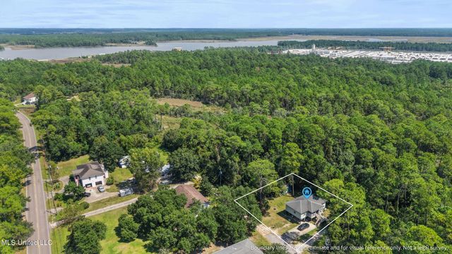 560 Pelican Avenue, Pass Christian, MS 39571