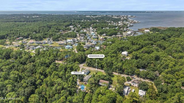 560 Pelican Avenue, Pass Christian, MS 39571