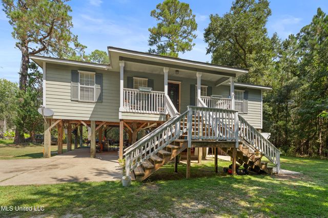 560 Pelican Avenue, Pass Christian, MS 39571