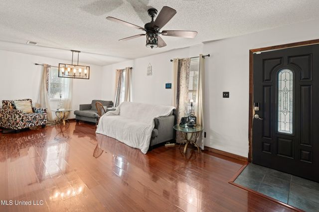 560 Pelican Avenue, Pass Christian, MS 39571