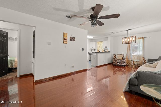 560 Pelican Avenue, Pass Christian, MS 39571