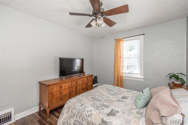 8725 Susan Avenue, St John, MO 63114