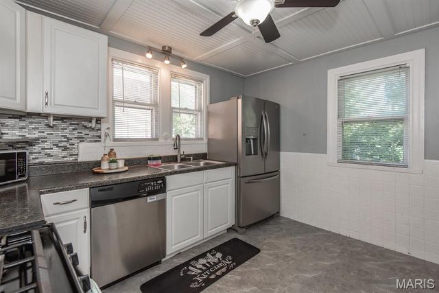 8725 Susan Avenue, St John, MO 63114