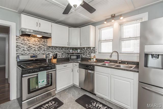 8725 Susan Avenue, St John, MO 63114