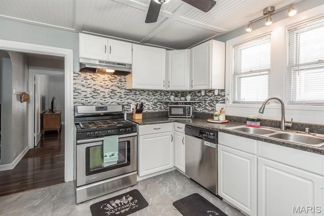 8725 Susan Avenue, St John, MO 63114