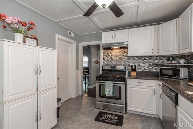 8725 Susan Avenue, St John, MO 63114
